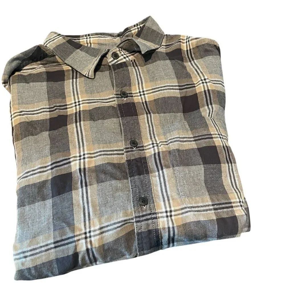 American Eagle super soft Men's Plaid Button-Up Shirt - Gray and Tan size L